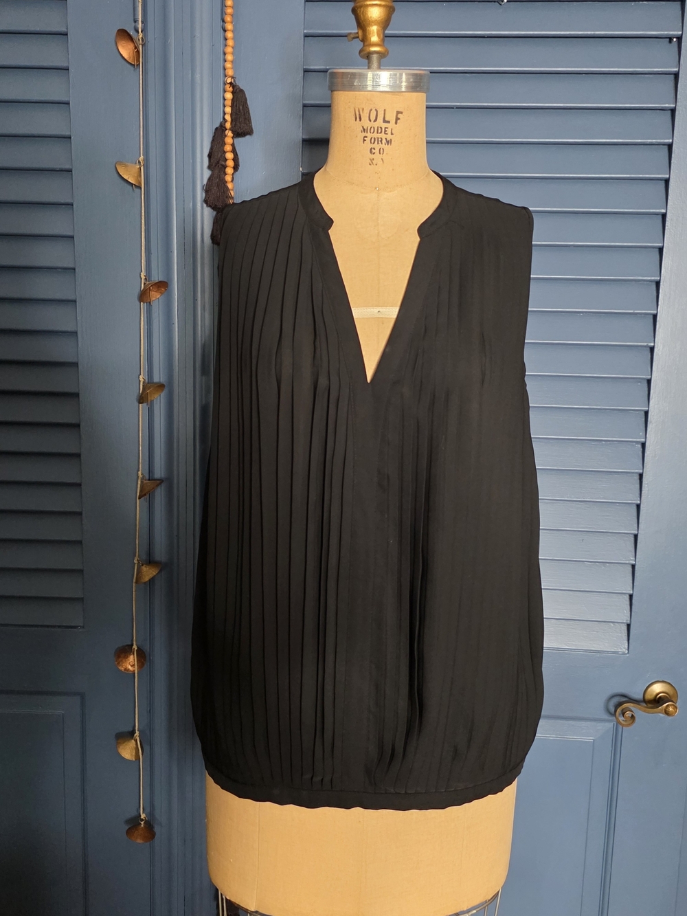 New York & Company Black Pleated V-Neck Sleeveless Camisole